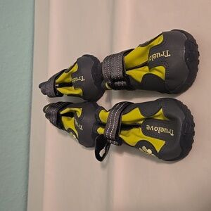 Truelove dog shoes